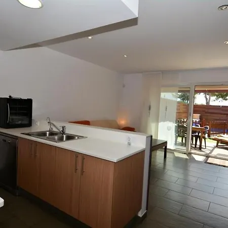 Casa Roda De Bera, 4 Dormitorios, 7 Personas - Es-320-22